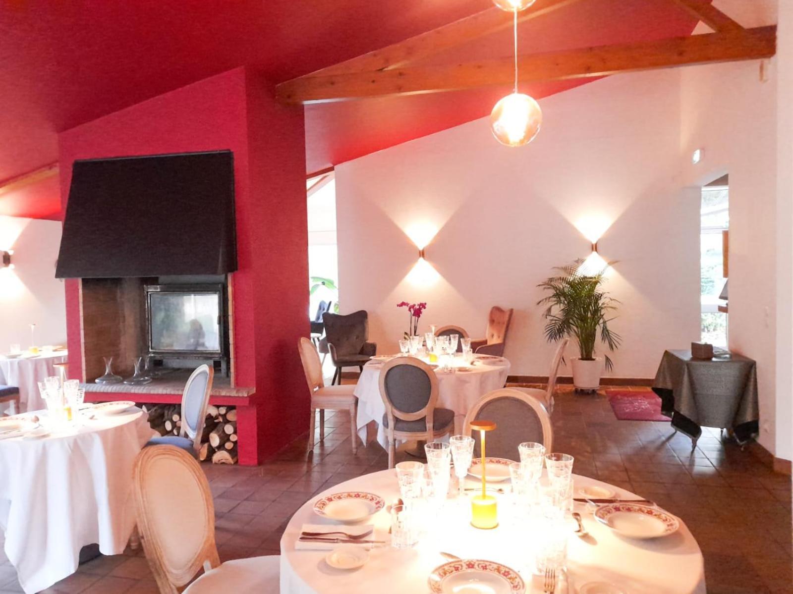 Hotel Platanes - Kb Hotel Group Etauliers Eksteriør bilde