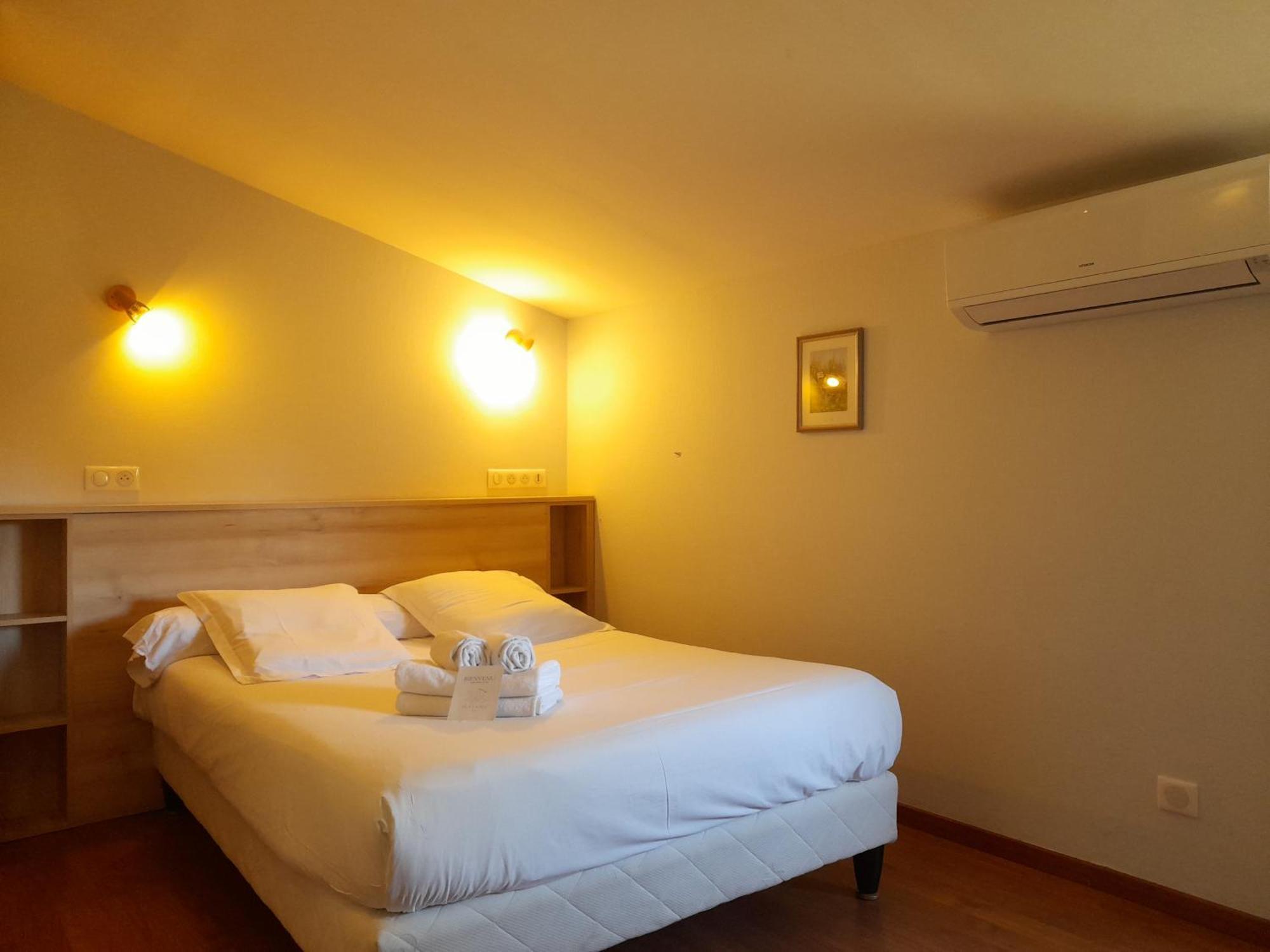 Hotel Platanes - Kb Hotel Group Etauliers Eksteriør bilde