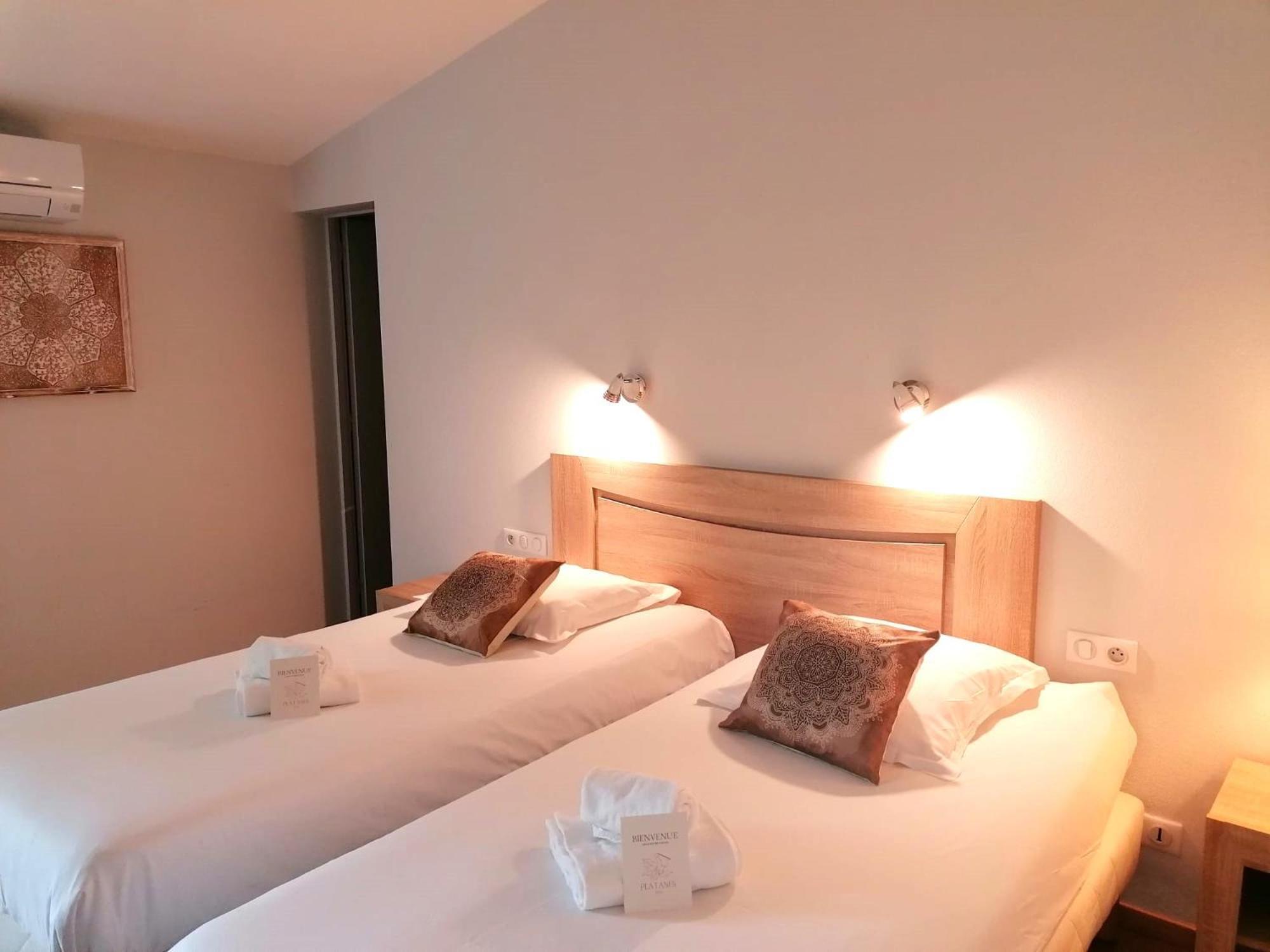 Hotel Platanes - Kb Hotel Group Etauliers Eksteriør bilde