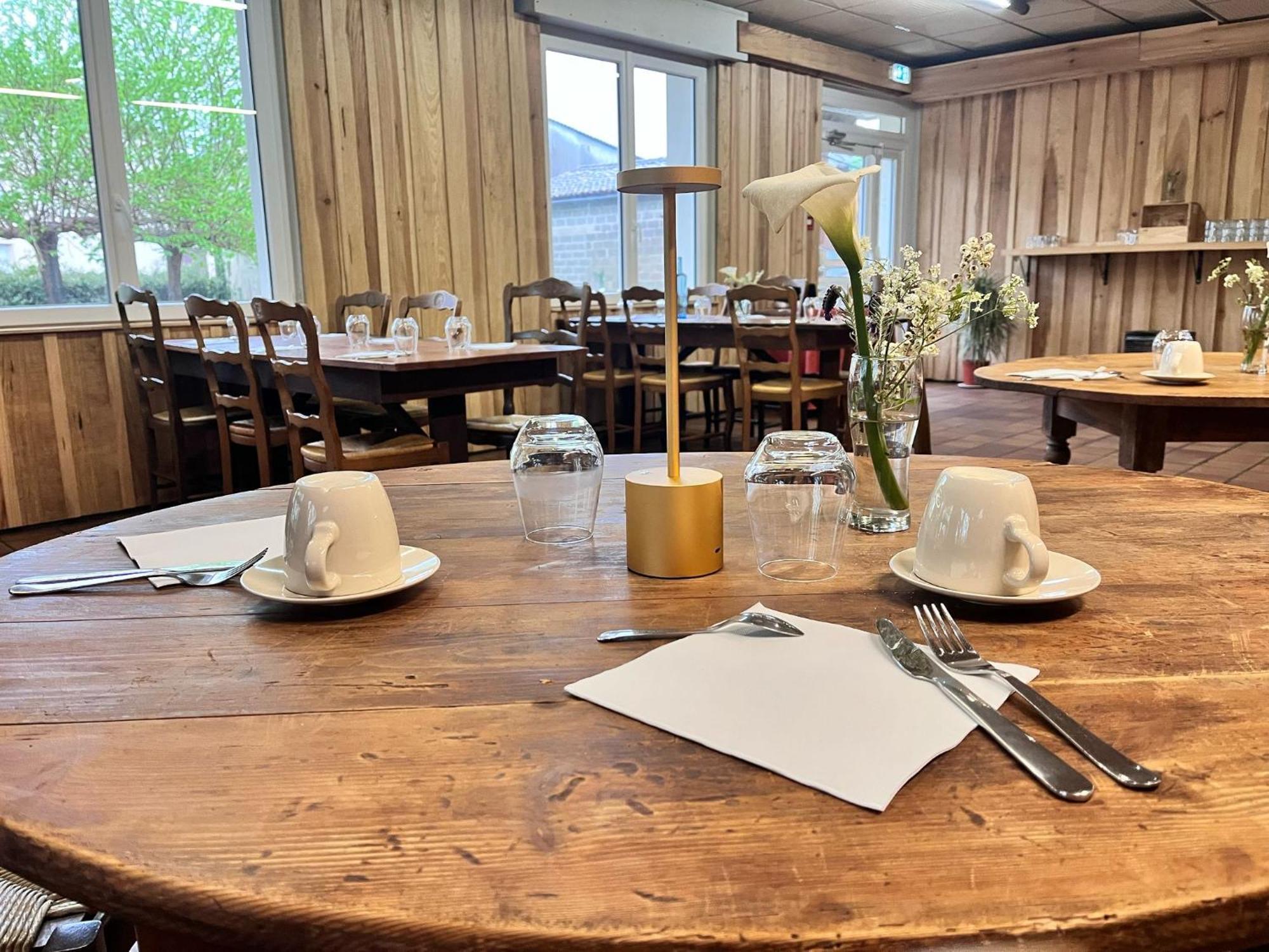 Hotel Platanes - Kb Hotel Group Etauliers Eksteriør bilde